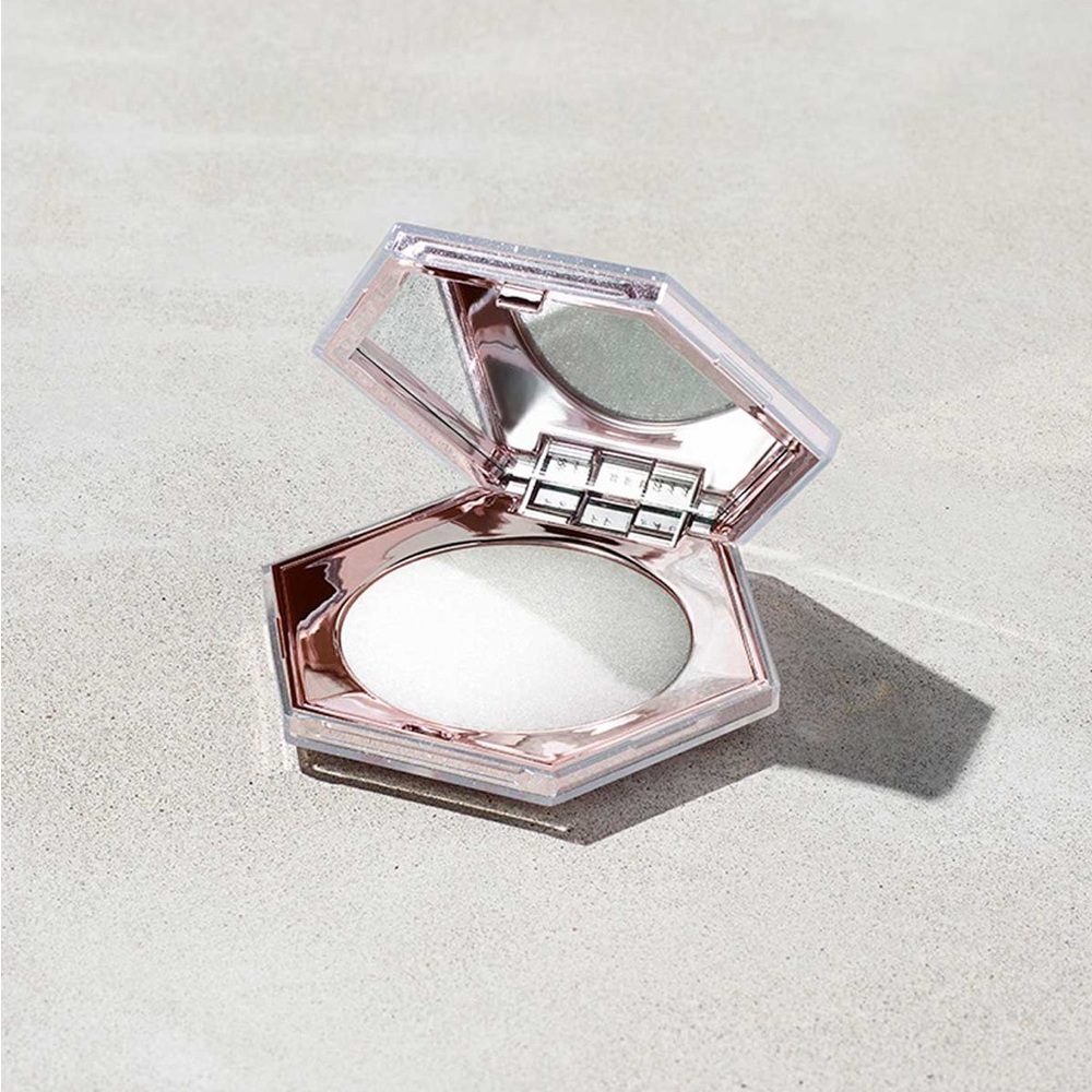 Fenty Beauty Diamond Bomb Highlighter - How Many Carats?!